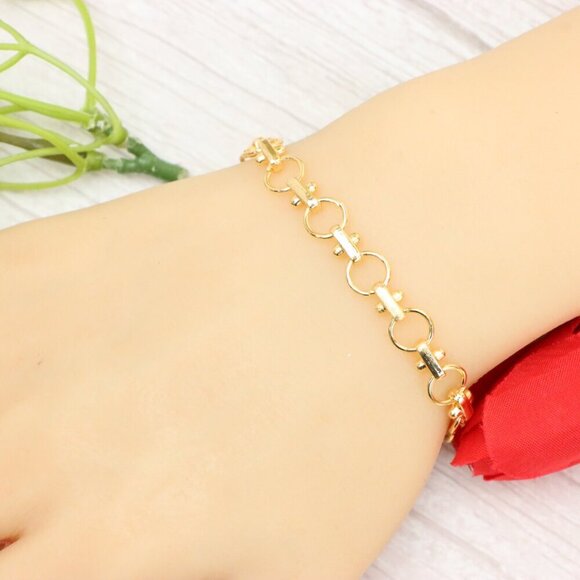 "Trendy Handmade Bracelet – A Thoughtful Gift for Girls & Women | UNVRC1599 - Picture 5 of 10